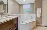 In-room Bathroom 2 Gullwing 802