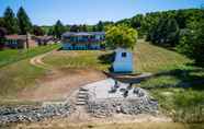 Exterior 6 Stone Ledge Lake Getaway