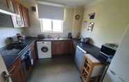 Kamar Tidur 2 Homely 1 Bedroom Apartment in Beckton With Parking