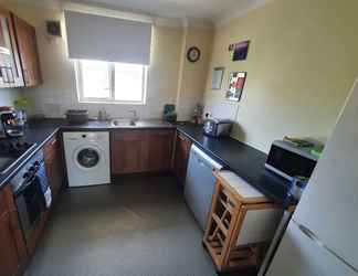 Kamar Tidur 2 Homely 1 Bedroom Apartment in Beckton With Parking