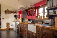 Bedroom Peak District Cottage set in 5 Acres Near Buxton