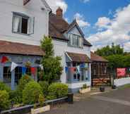 Exterior 2 Queens Head Inn