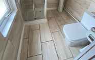 Toilet Kamar 2 Stunning 1 bed Flat in Newport-f3