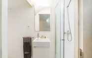 Toilet Kamar 7 Oporto Loft with Mezzanine