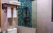 In-room Bathroom 2 Maa Thundi