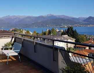 ห้องนอน 2 Terrace Lake View apt in Stresa With Lake View