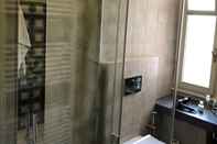 Phòng tắm bên trong Carola B Tastefully Furnished Apartment Lakefront