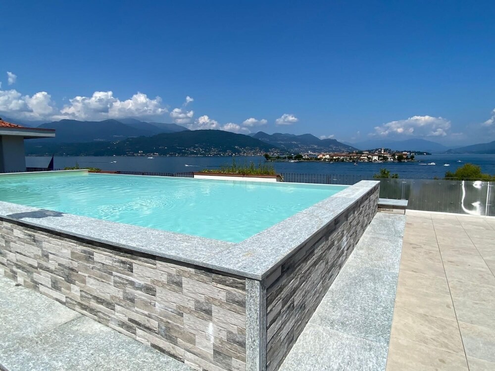 Hồ bơi 3 Amadeus Apartment With Wonderful Lake View in Baveno con Pool