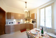 Others 4 Azalea Apartment With Terrace and Lake View