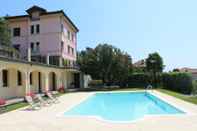 Swimming Pool Oleandro 1 Apartment in Mergozzo With Pool