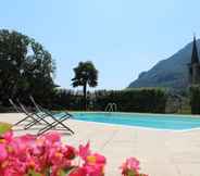 Kolam Renang 3 Oleandro 2 Apartment in Mergozzo With Pool