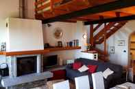 ล็อบบี้ Chalet Dania With Garden Pool and View of the Lake Maggiore