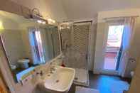 In-room Bathroom Maia in Baveno With 2 Bedrooms and 1 Bathrooms