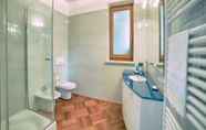 Toilet Kamar 7 Villa Gaia With the Best View Lake on the Borromee Island