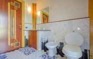 Toilet Kamar 6 Il Melograno - Splendid Villa With Private Pool at the Foot of Etna