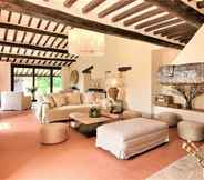 Common Space 2 Villa in Castellina w Pool Garden Winery