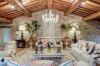 Lobby 4 Villa Hugo in Lucca With 4 Bedrooms and 4 Bathrooms