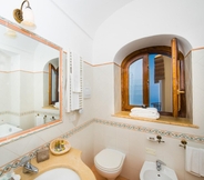 In-room Bathroom 5 Villa Zeus in Positano