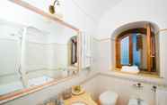 In-room Bathroom 5 Villa Zeus in Positano