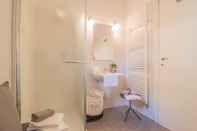 In-room Bathroom Casa Tre Sole in Lierna