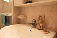 Toilet Kamar Casa La Marina 2 Bedrooms Apartment in Castelsardo