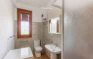 In-room Bathroom 3 Sr-f943-elor50a1 - Eloro Apartment