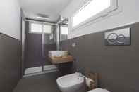In-room Bathroom Green Suite in Sorrento