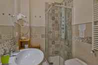 In-room Bathroom Bed Breakfast a Salerno ID 549