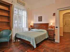 Bedroom 4 Room in the Heart of Salerno - 4060