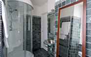 Toilet Kamar 5 Co-b730-alem2bt - Lovely Apartment Overlooking the Lake