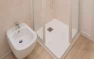 In-room Bathroom 7 Valarin Como Luxory Apartment Wellness