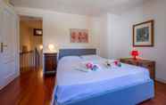 Kamar Tidur 4 Villa Faccioli Oleandro With Shared Pool