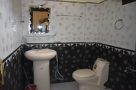 Toilet Kamar Clifton Hotel