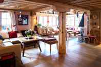 Lobi Chalet Marmot Luxury Chalet in Klosters Switzerland Sleeps 11