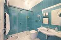 In-room Bathroom Appartamento La Terrazza sul Porto 2 With Sea View Beach Front