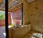 In-room Bathroom 4 Marcela LW in La Paz