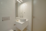 In-room Bathroom Legacy Oporto Design Apartment F