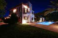 Swimming Pool Villa Anna in Latchi