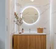 In-room Bathroom 7 Casa Lazzaro Contemporary Ground Floor Apartment