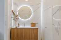 In-room Bathroom Casa Lazzaro Contemporary Ground Floor Apartment