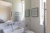 Phòng tắm bên trong The Primrose Hill Hideaway - Modish 1bdr Flat