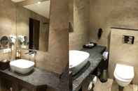 ห้องน้ำภายในห้อง Hotel Ballfin Indor