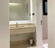 In-room Bathroom 7 Wakan Al Malqa A13