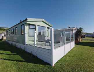 Exterior 2 Sea and Mountain View Sunbeach Holiday Snowdonia