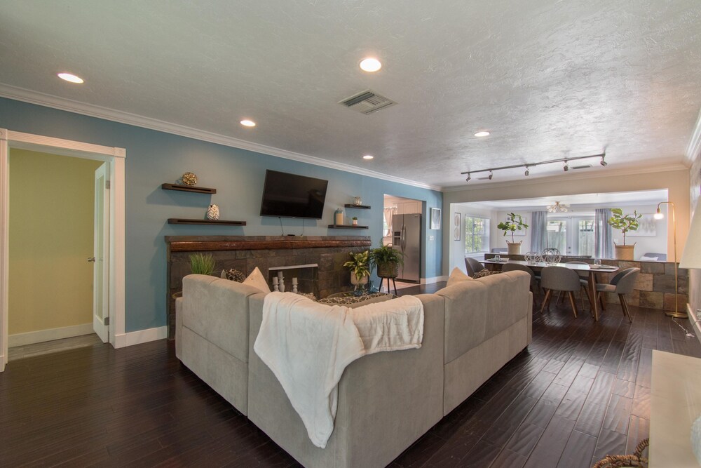 Lobby Private Pool 3BR New Modern Furniture