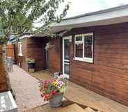 Exterior 2 Charming Chalet in Stoke Fleming - Sleep 3