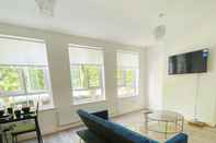 Ruang Umum Immaculate 1-bed Apartment in Orpington
