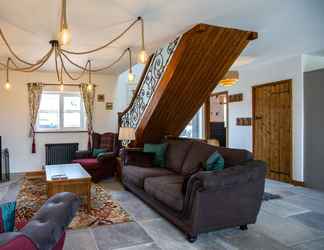 Lobby 2 Luxury Cottage With hot tub in the Forest of Dean