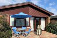 Ruang Umum Lovely 5 Person Chalet in St Margaret's at Cliffe