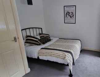 Phòng ngủ 2 Lovely 2-BR Holiday Flat - Free Parking